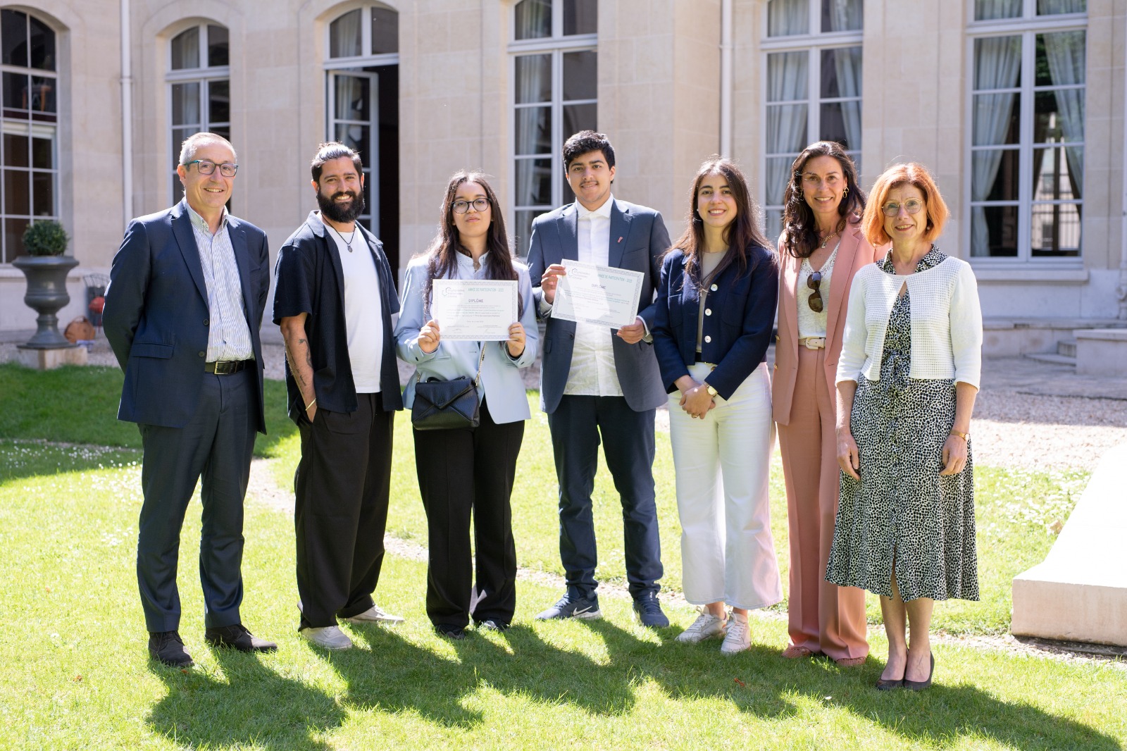 🥇 Le Maroc remporte les Olympiades de la Chimie à Paris grâce au GSJC !